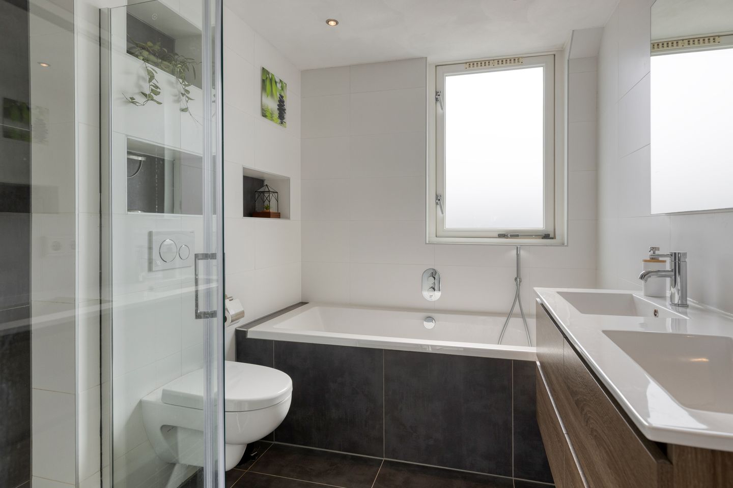 Photo 20 of Dauphinélaan 19