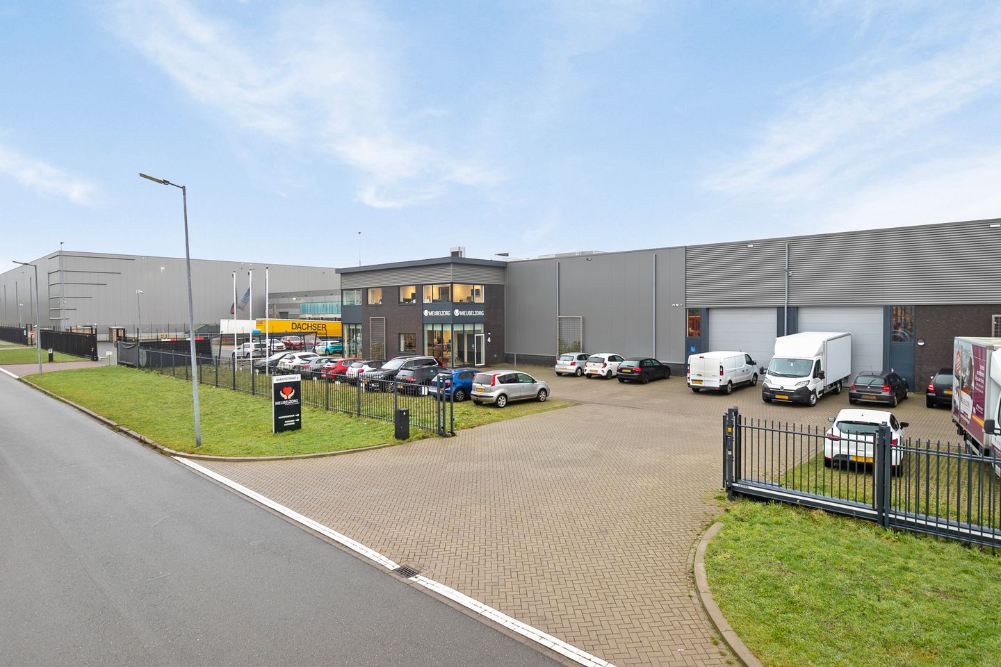 Bekijk foto 2 van Albaststraat 4