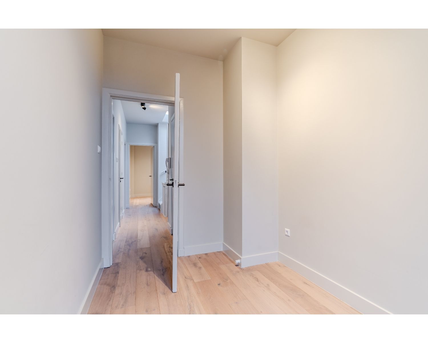 Foto 6 van Van Hoytemastraat 101