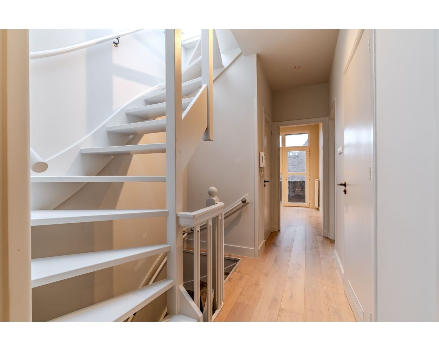 Foto 10 van Van Hoytemastraat 101