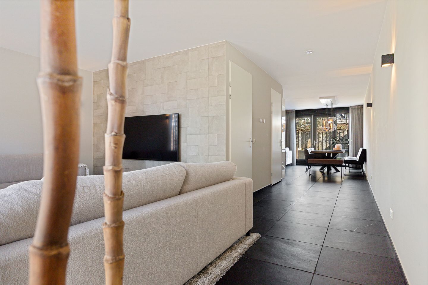 Spacious Move-in Ready Home in Popular De Laares Neighborhood — 12