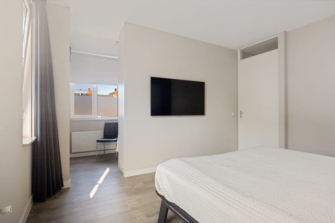 Spacious Move-in Ready Home in Popular De Laares Neighborhood — 24