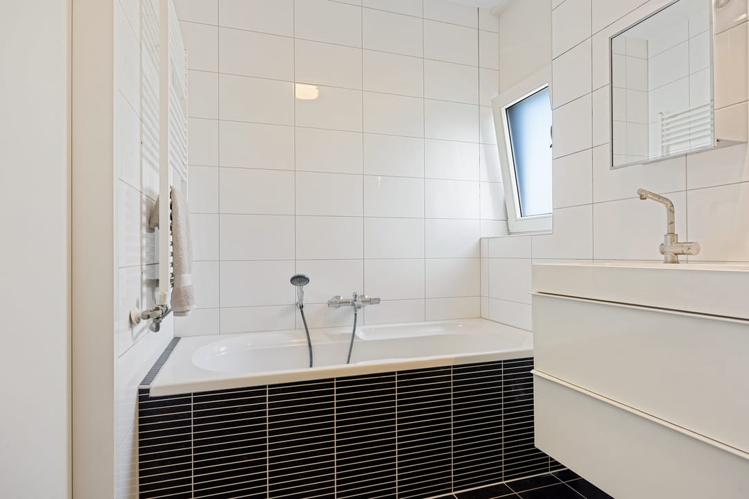 Spacious Move-in Ready Home in Popular De Laares Neighborhood — 30