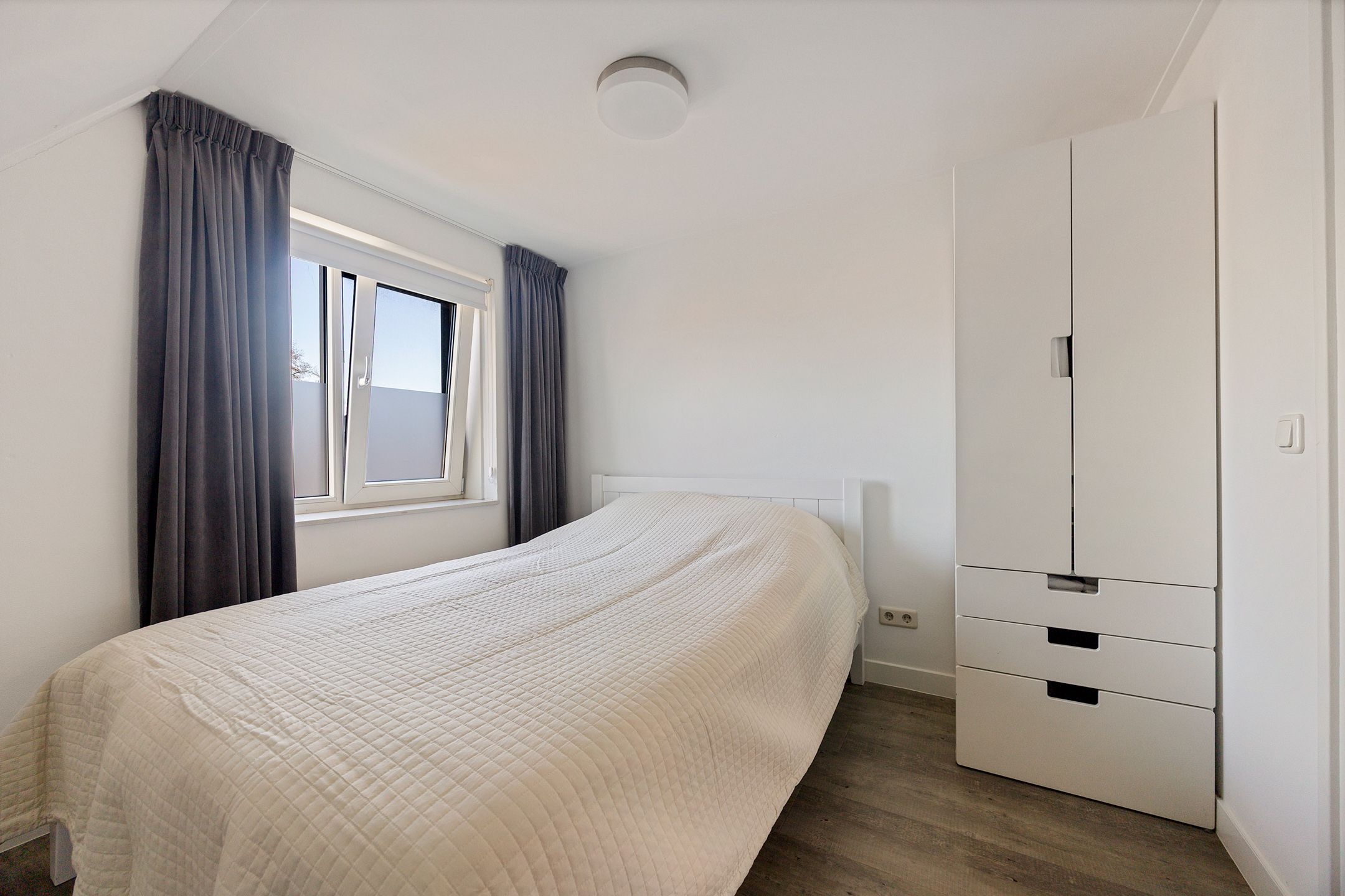 Spacious Move-in Ready Home in Popular De Laares Neighborhood — 34
