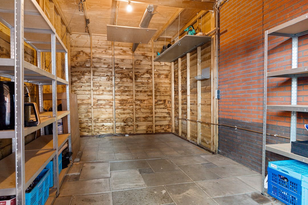 Spacious Move-in Ready Home in Popular De Laares Neighborhood — 41