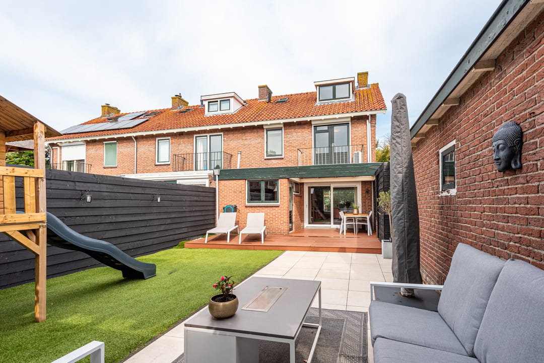 Spacious corner home with south-facing garden and garage in Loosdrecht — 13