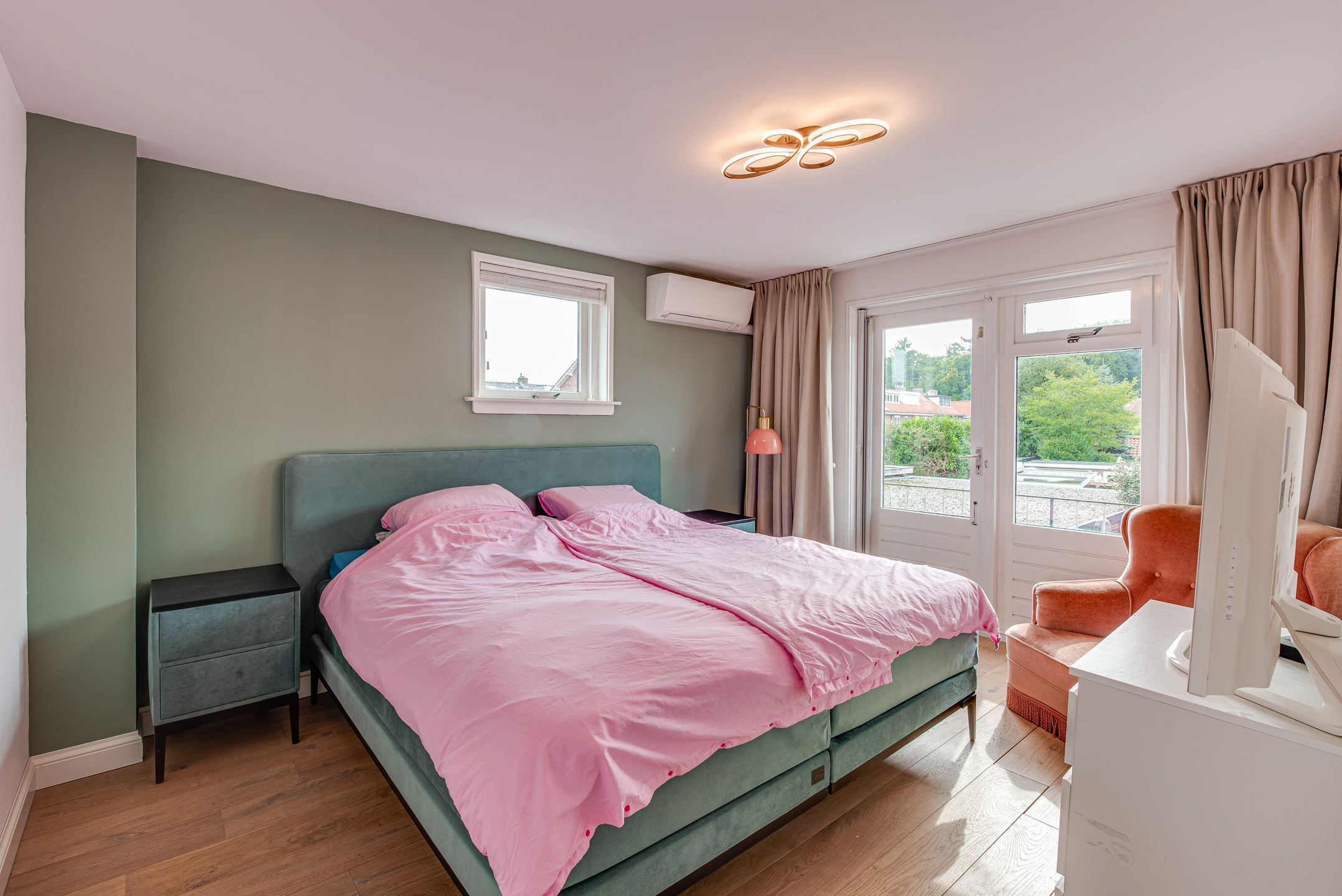 Spacious corner home with south-facing garden and garage in Loosdrecht — 18