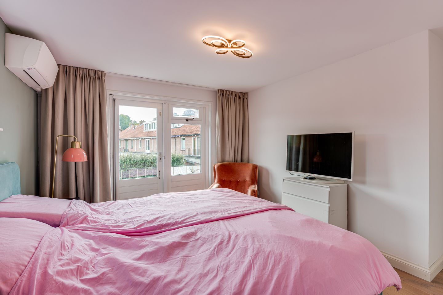 Spacious corner home with south-facing garden and garage in Loosdrecht — 19