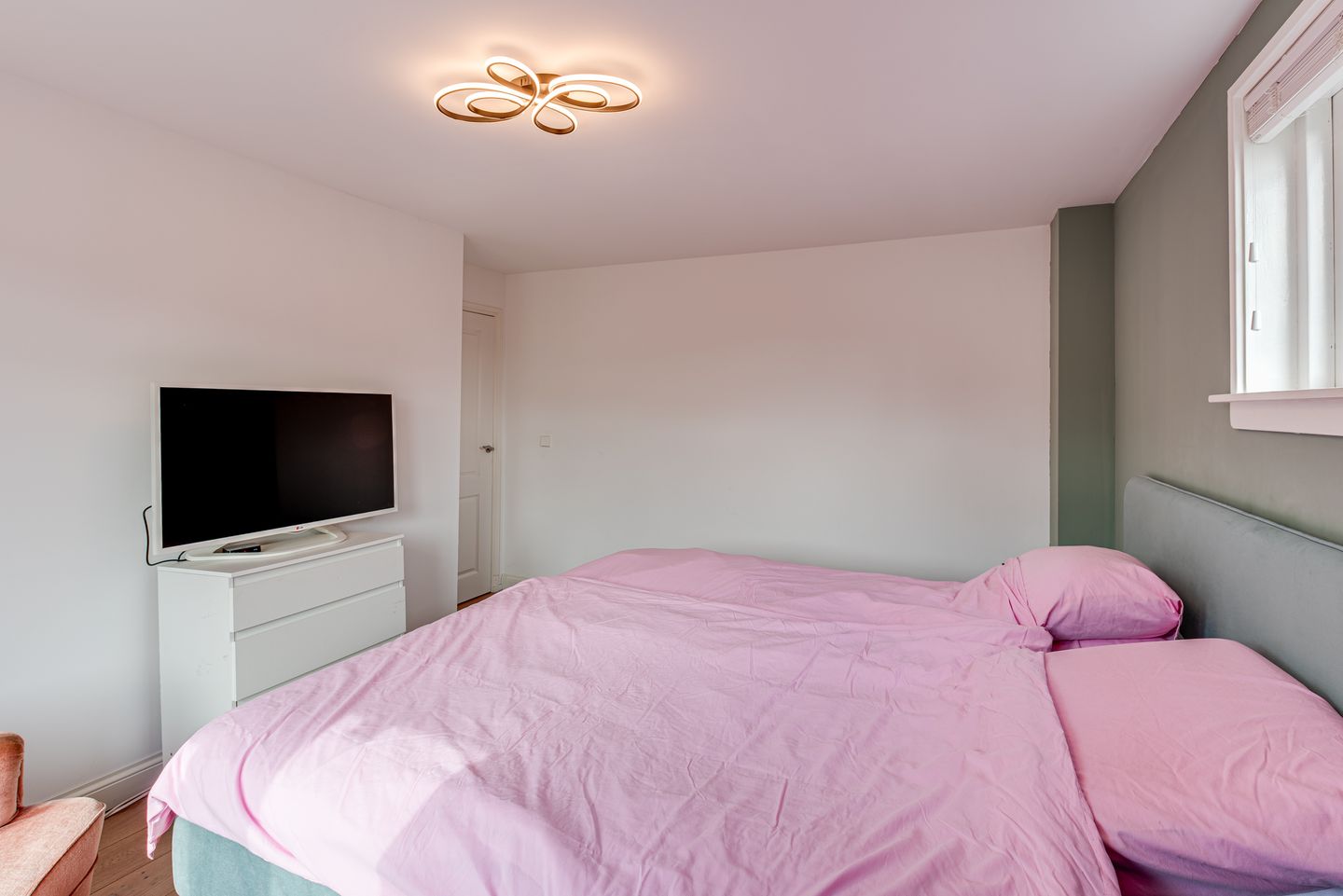 Spacious corner home with south-facing garden and garage in Loosdrecht — 20