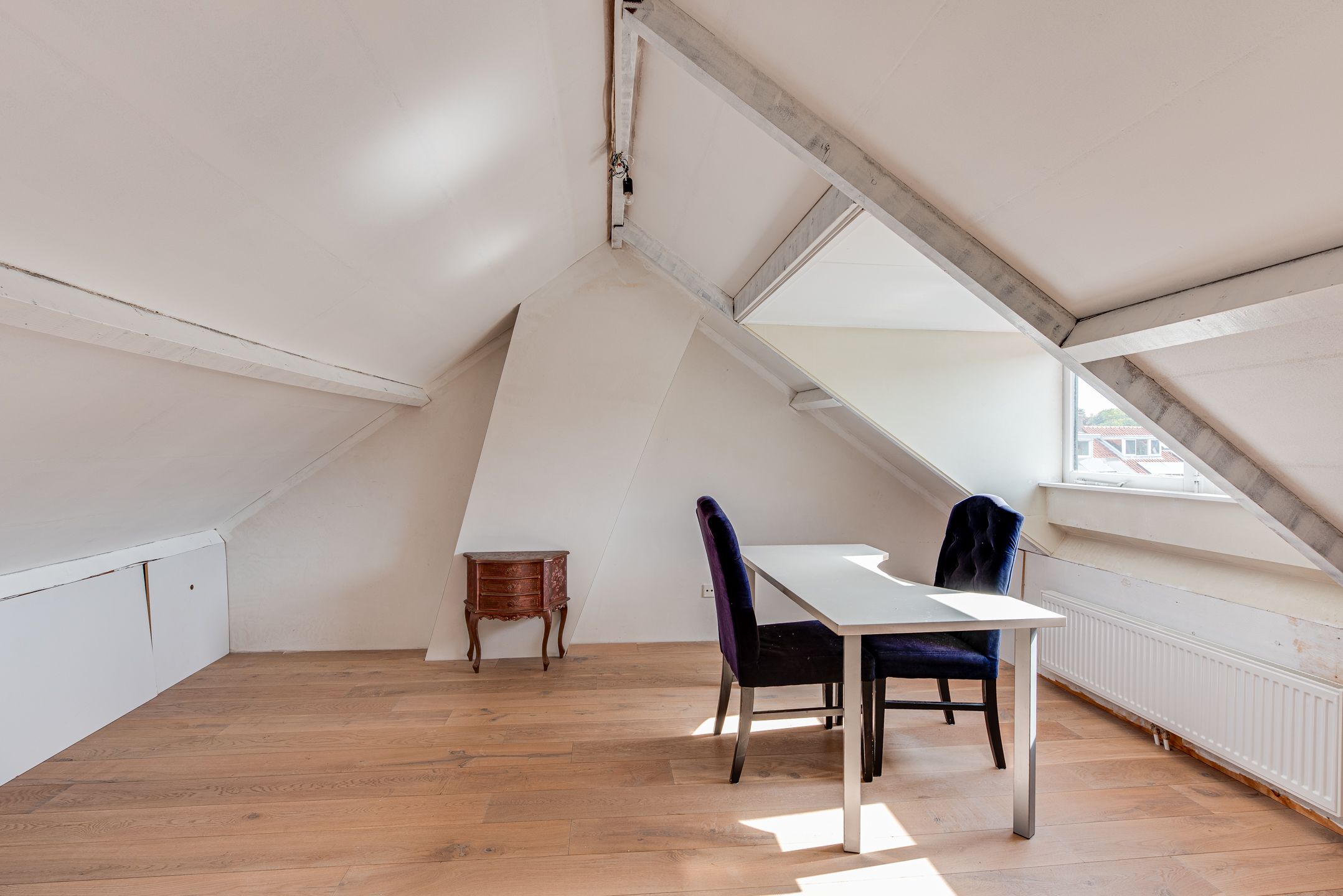 Spacious corner home with south-facing garden and garage in Loosdrecht — 30