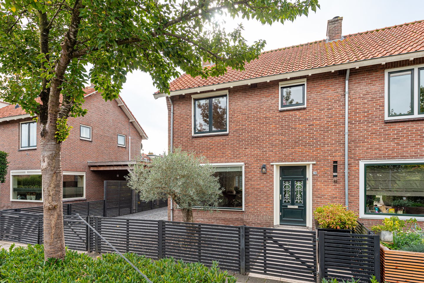 Spacious corner home with south-facing garden and garage in Loosdrecht — 35