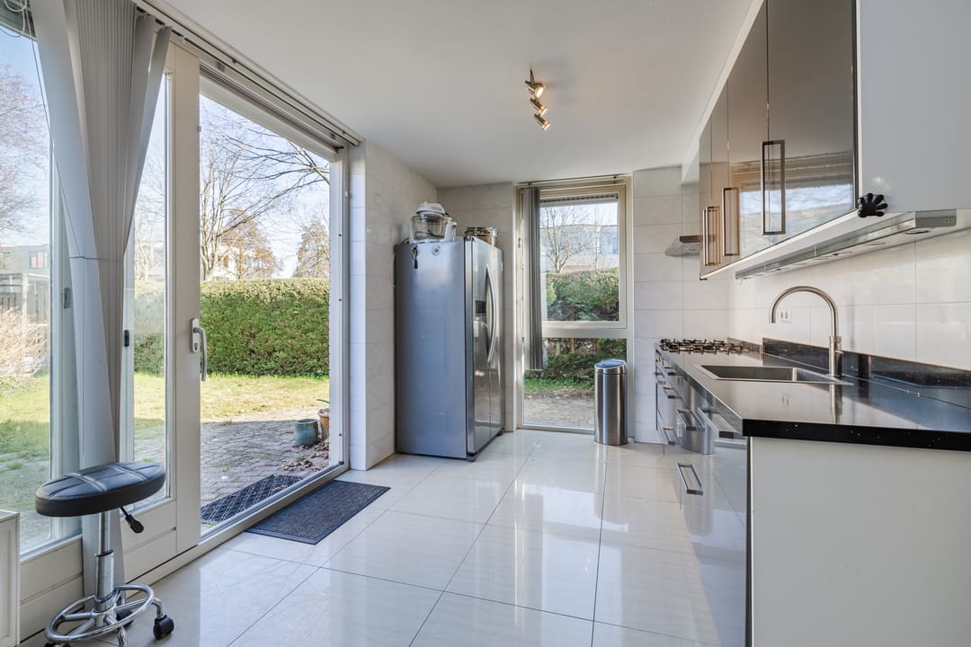 Spacious corner home with garden, roof terrace, and garage in Voordorp — 13