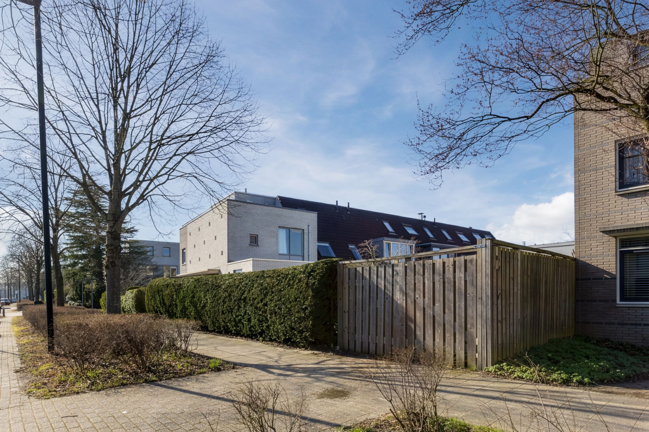 Spacious corner home with garden, roof terrace, and garage in Voordorp — 18
