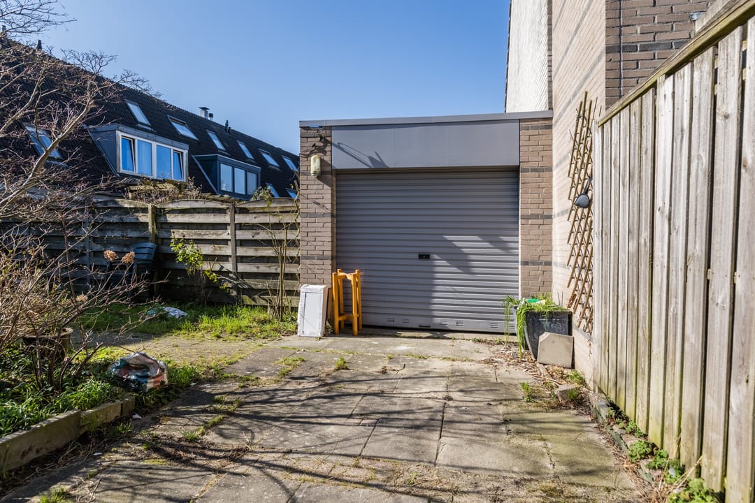 Spacious corner home with garden, roof terrace, and garage in Voordorp — 20