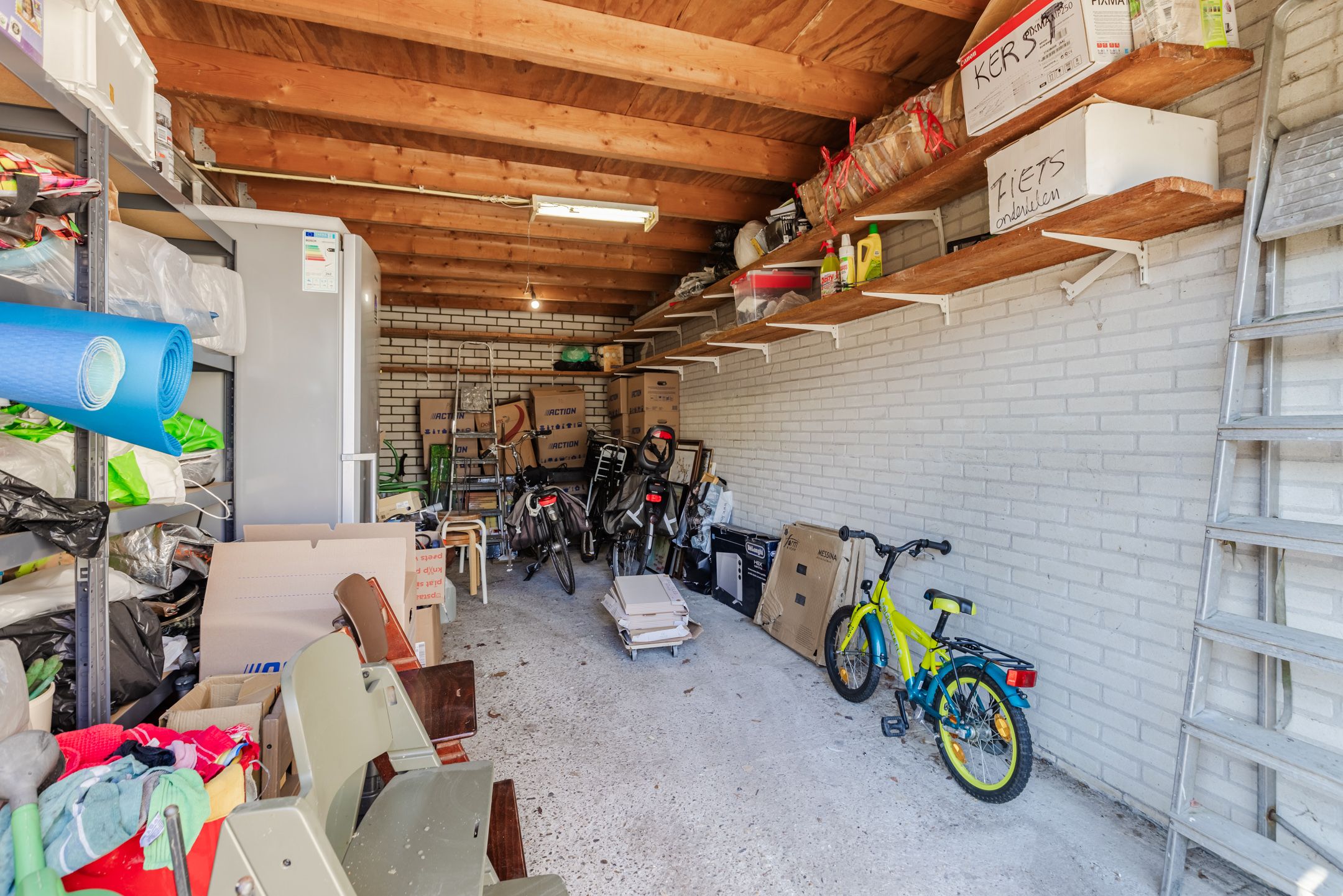 Spacious corner home with garden, roof terrace, and garage in Voordorp — 21