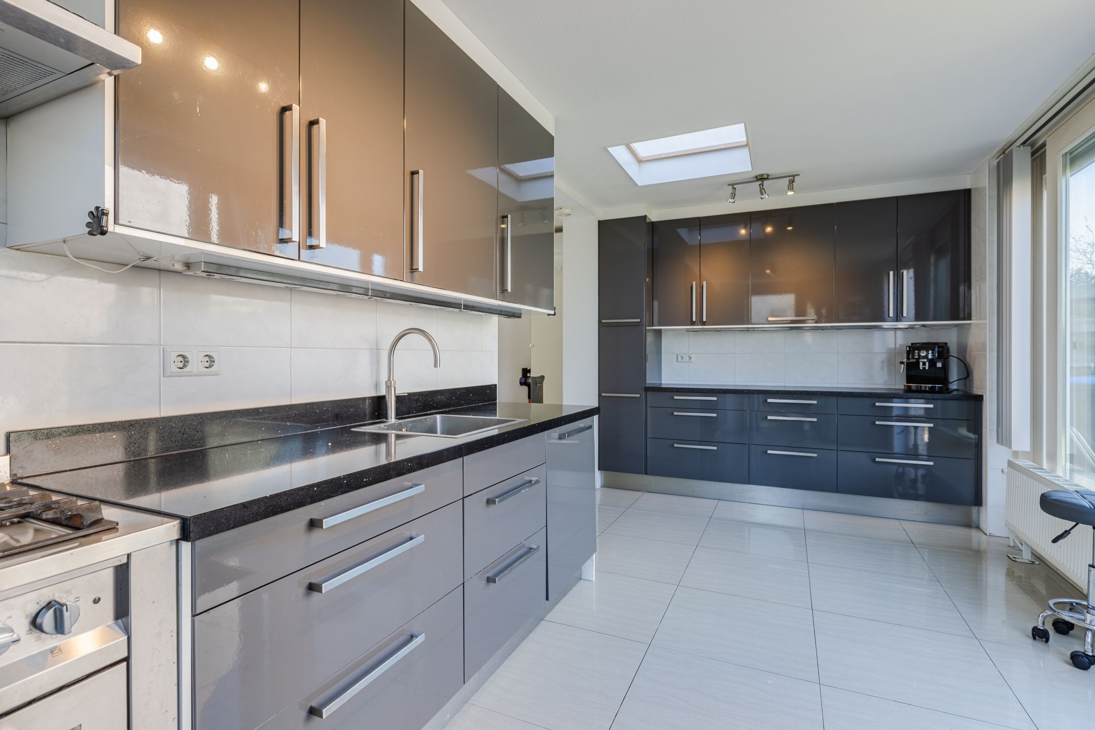 Spacious corner home with garden, roof terrace, and garage in Voordorp — 24