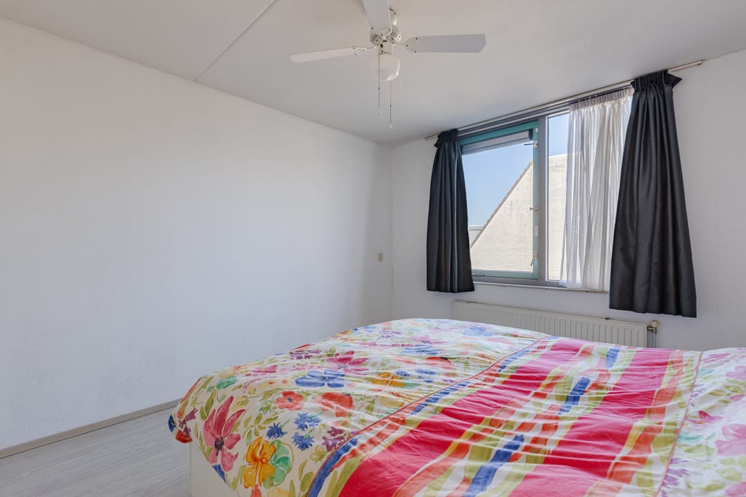 Spacious corner home with garden, roof terrace, and garage in Voordorp — 28