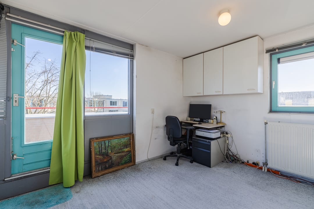 Spacious corner home with garden, roof terrace, and garage in Voordorp — 38