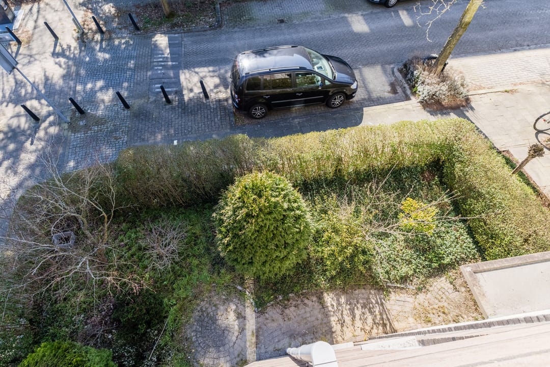 Spacious corner home with garden, roof terrace, and garage in Voordorp — 40