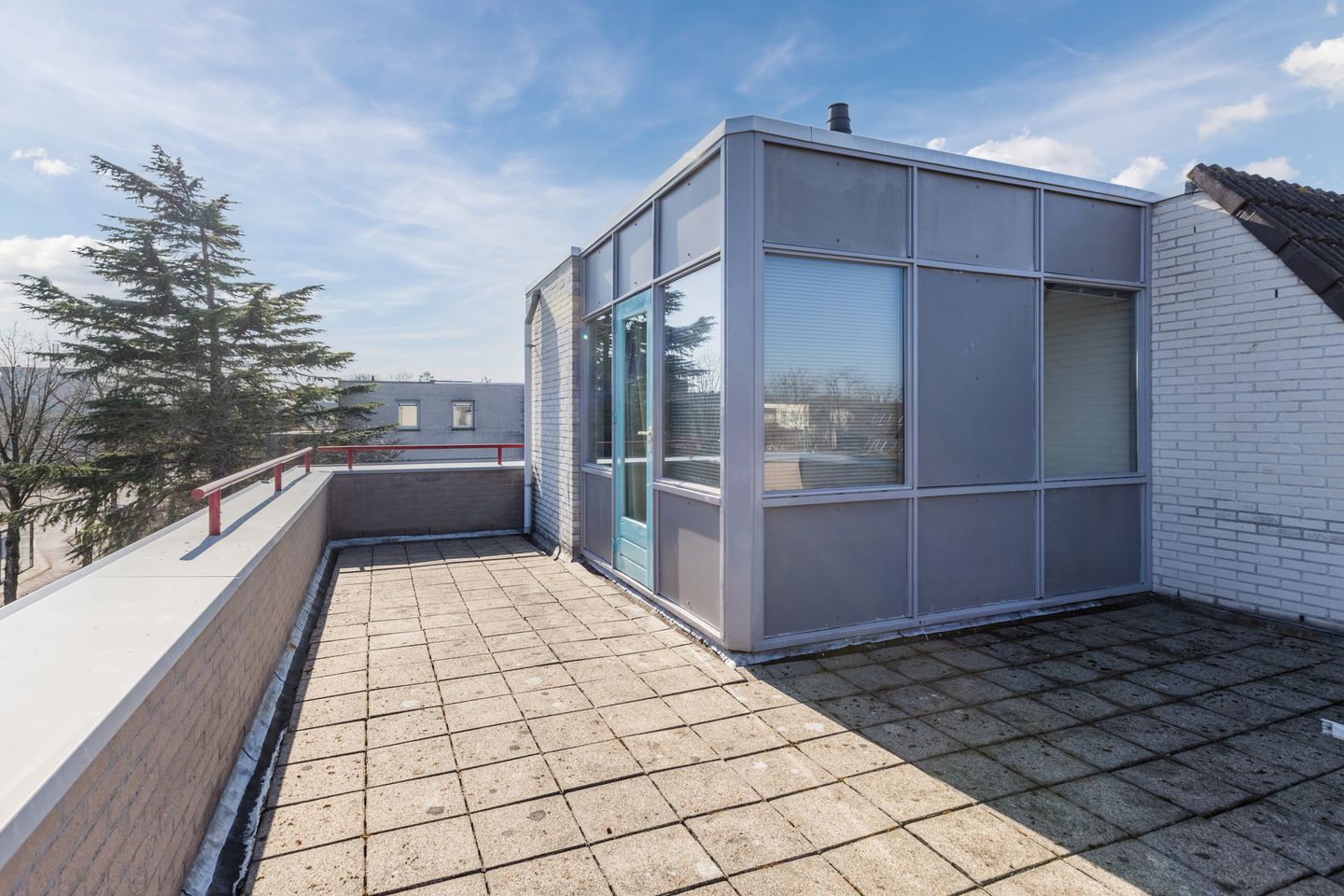 Spacious corner home with garden, roof terrace, and garage in Voordorp — 41