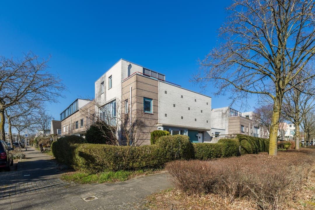 Spacious corner home with garden, roof terrace, and garage in Voordorp — 50