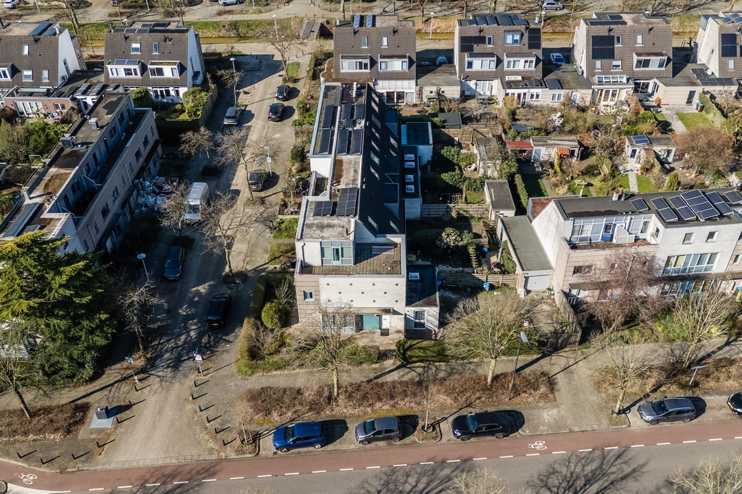 Spacious corner home with garden, roof terrace, and garage in Voordorp — 55