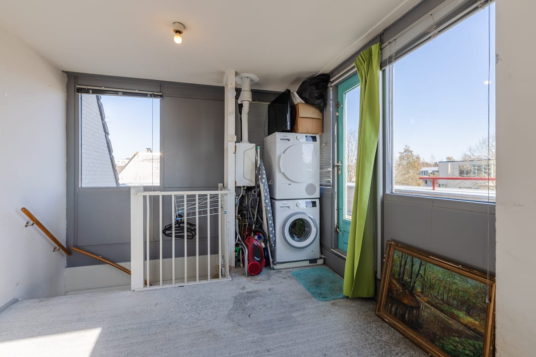 Spacious corner home with garden, roof terrace, and garage in Voordorp — 44