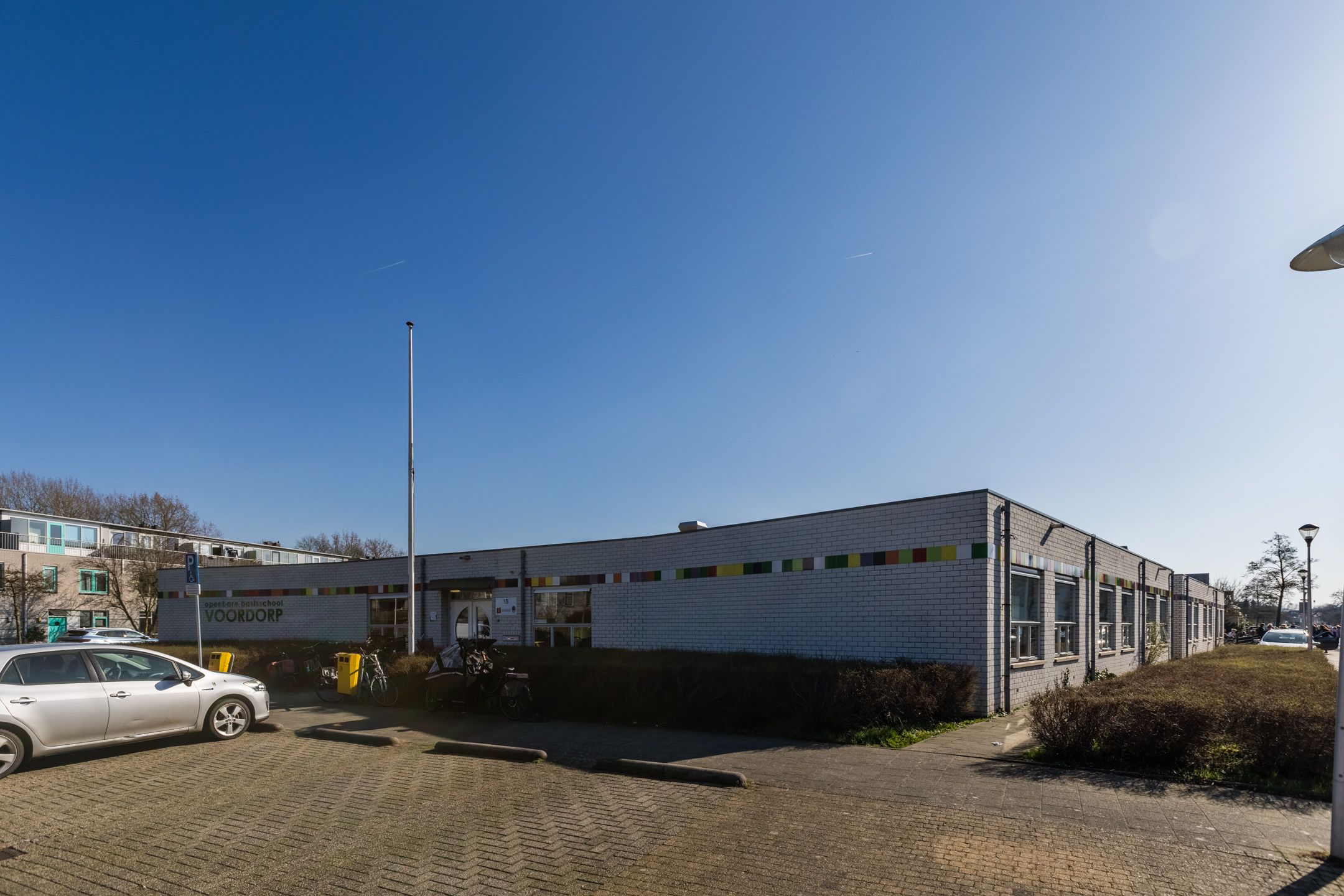 Spacious corner home with garden, roof terrace, and garage in Voordorp — 63