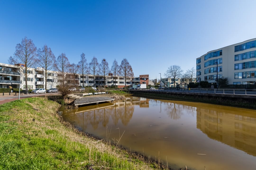 Spacious corner home with garden, roof terrace, and garage in Voordorp — 64