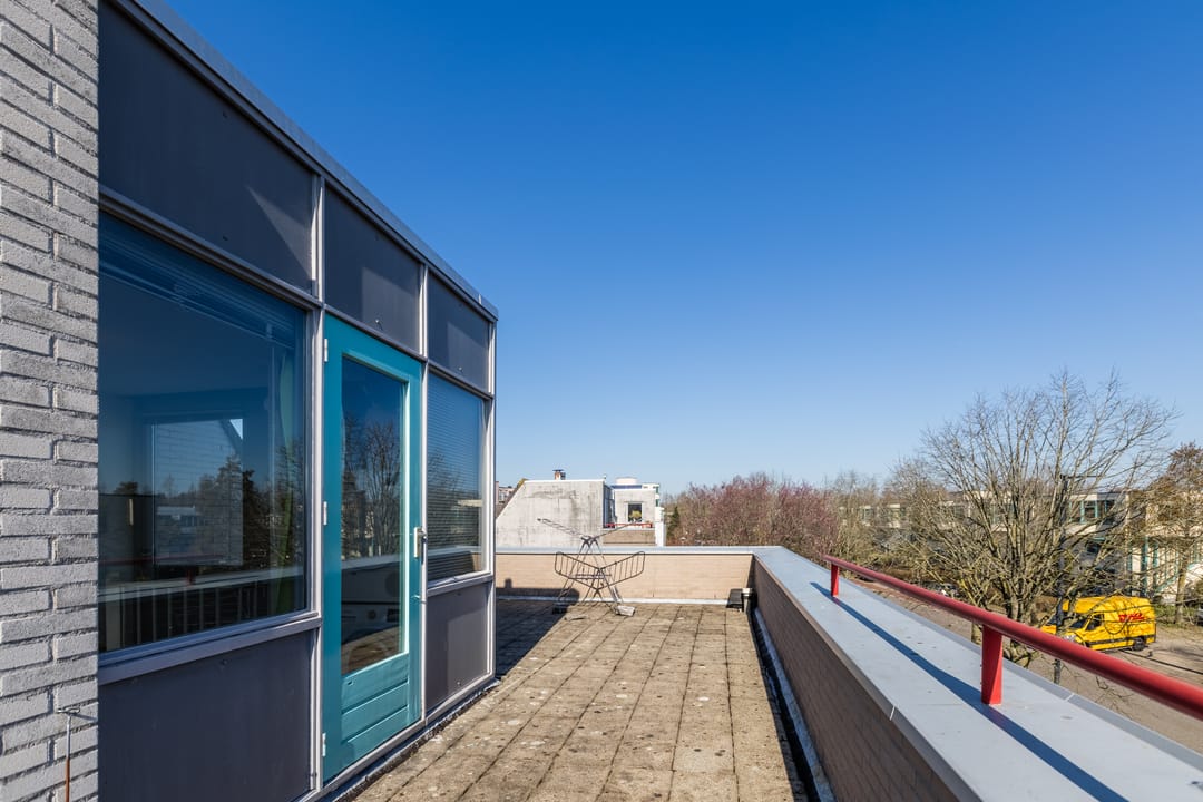 Spacious corner home with garden, roof terrace, and garage in Voordorp — 43