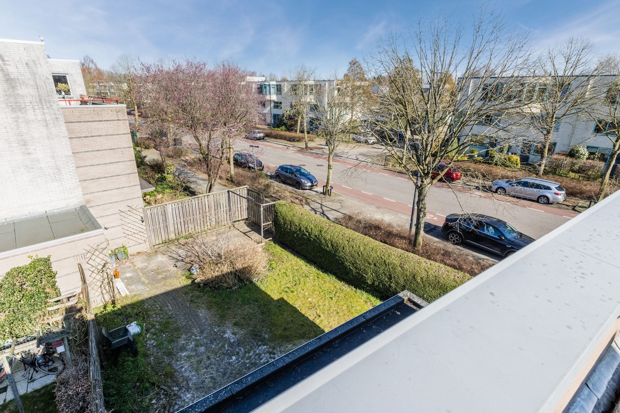 Spacious corner home with garden, roof terrace, and garage in Voordorp — 39