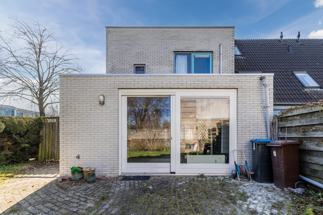 Spacious corner home with garden, roof terrace, and garage in Voordorp — 23