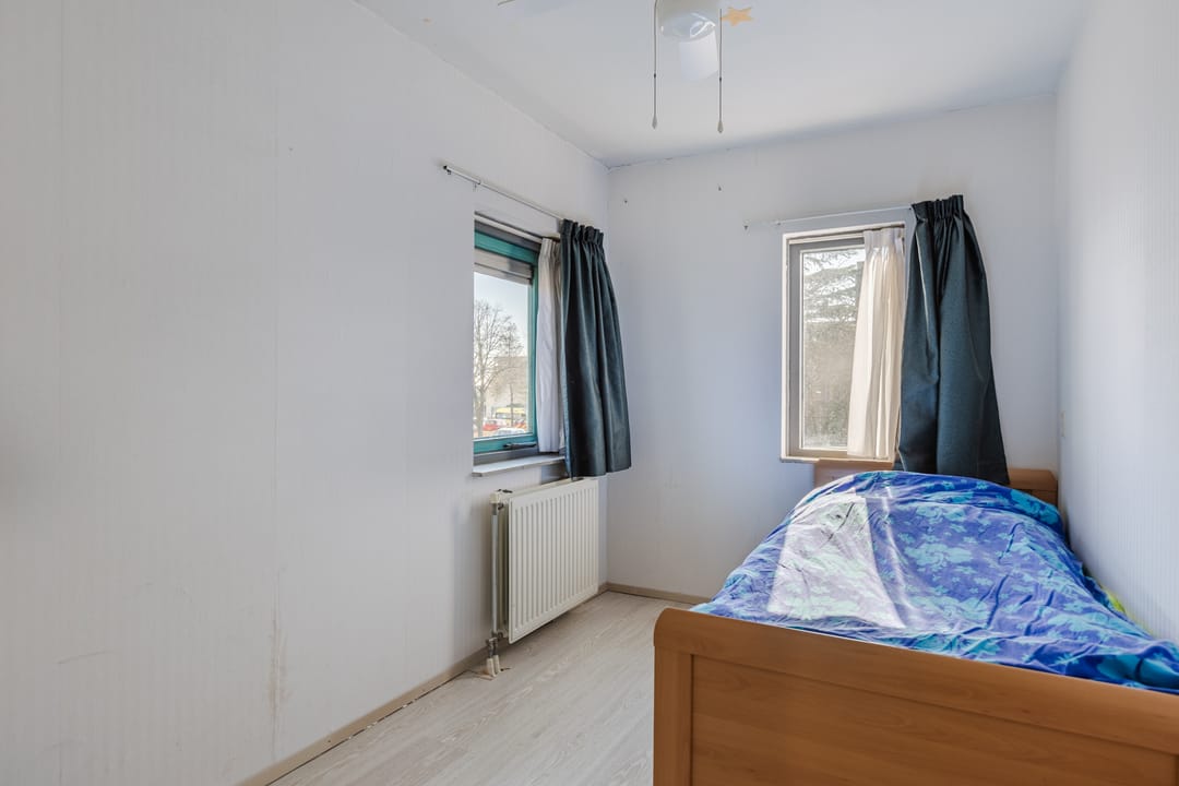 Spacious corner home with garden, roof terrace, and garage in Voordorp — 35