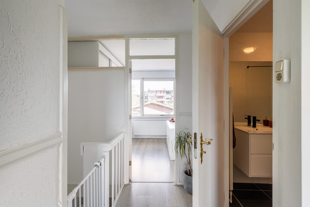 5-Room Maisonette with Sunny Balcony Near Nature — 24