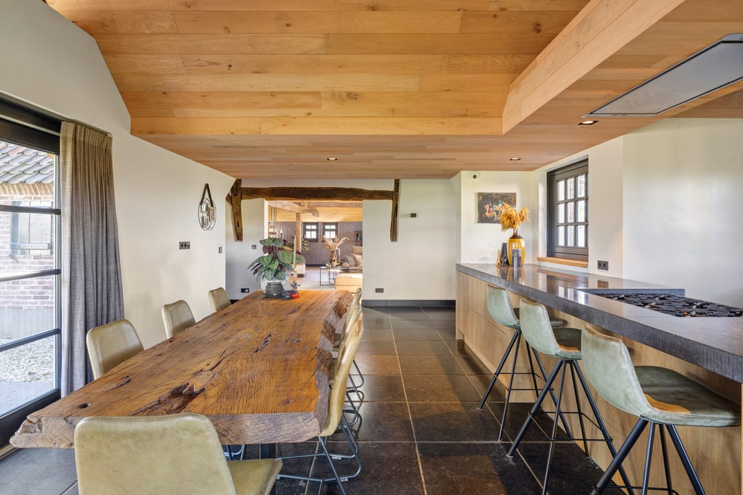 Luxury Farmhouse with Pool and Equestrian Facilities — 14