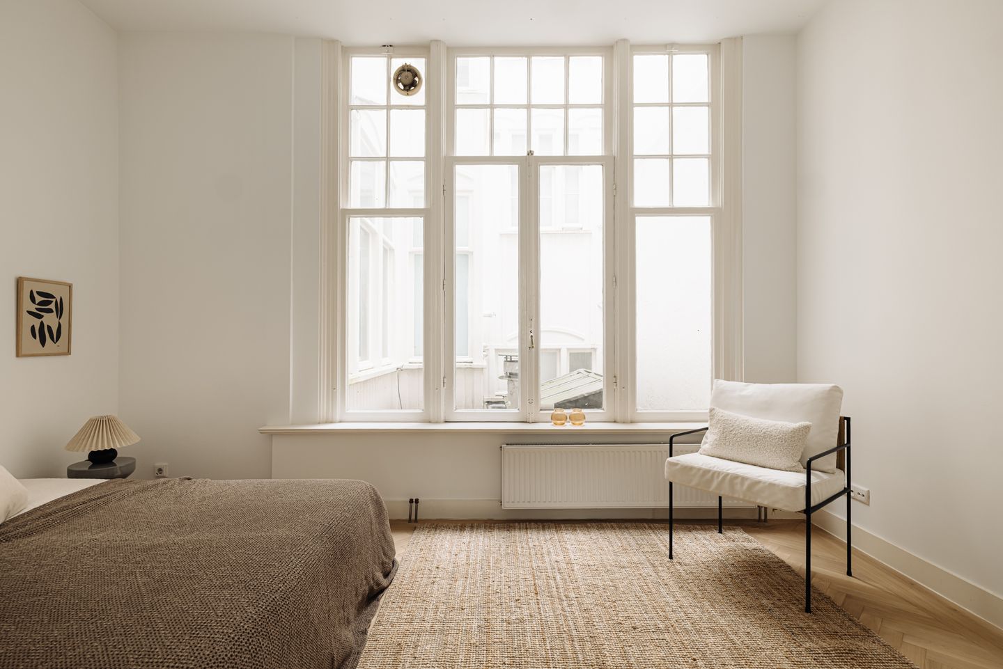Charming apartment with city and water views in Amsterdam's historic centre — 12