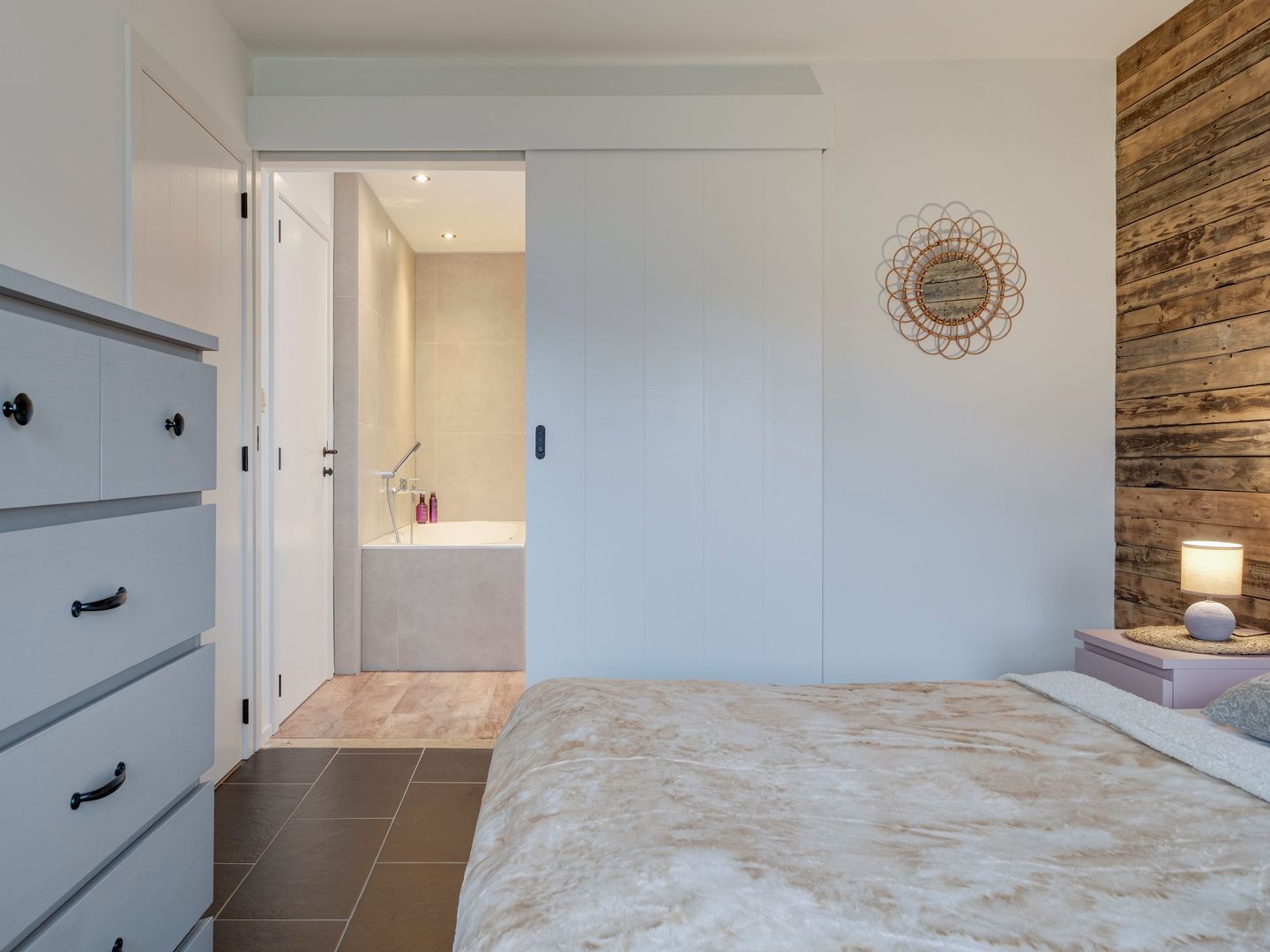 Renovated Detached Family Villa with 4 Bedrooms in Green Hechtel — 14