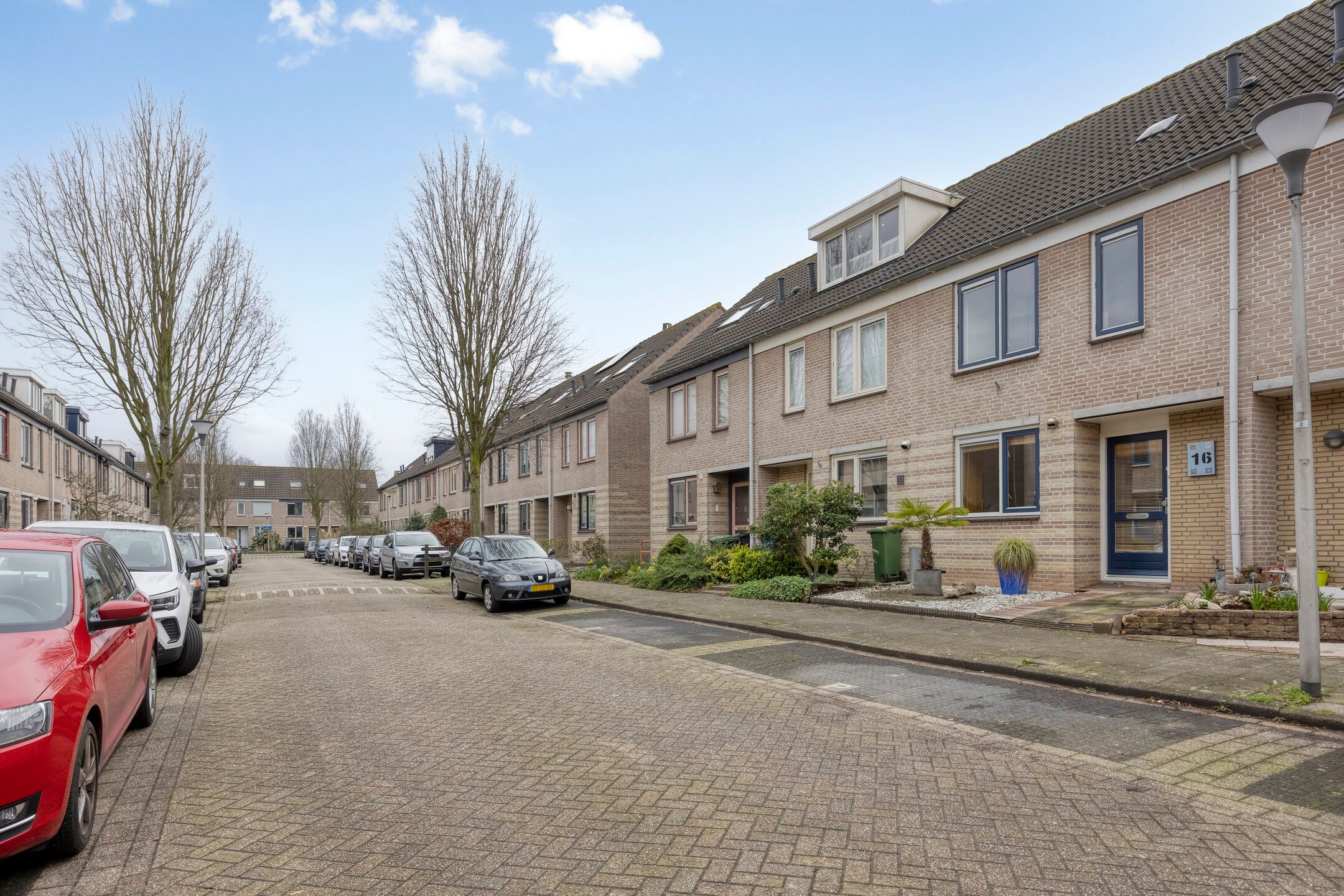 Spacious Family Home with Extended Living Room and Sunny Southwest Garden in Klapwijk — 42
