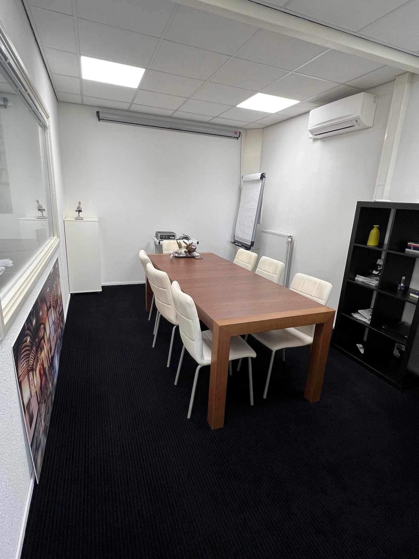 View photo 4 of Jade 228