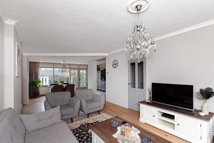 Photo 2 of Jan van de Cappellestraat 12