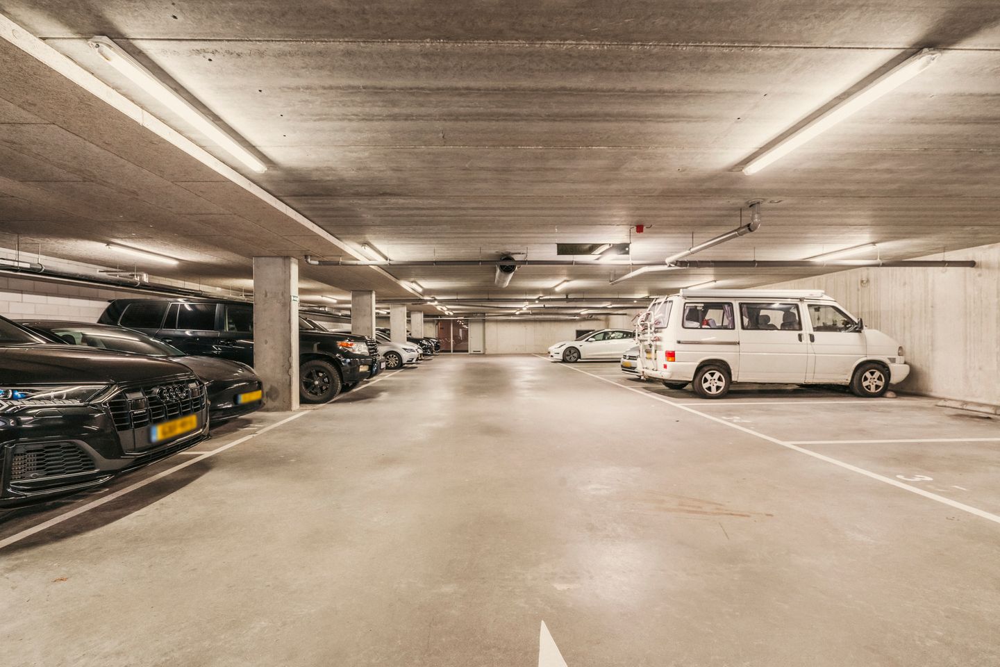 Spacious corner apartment with harbor views in IJburg — 48
