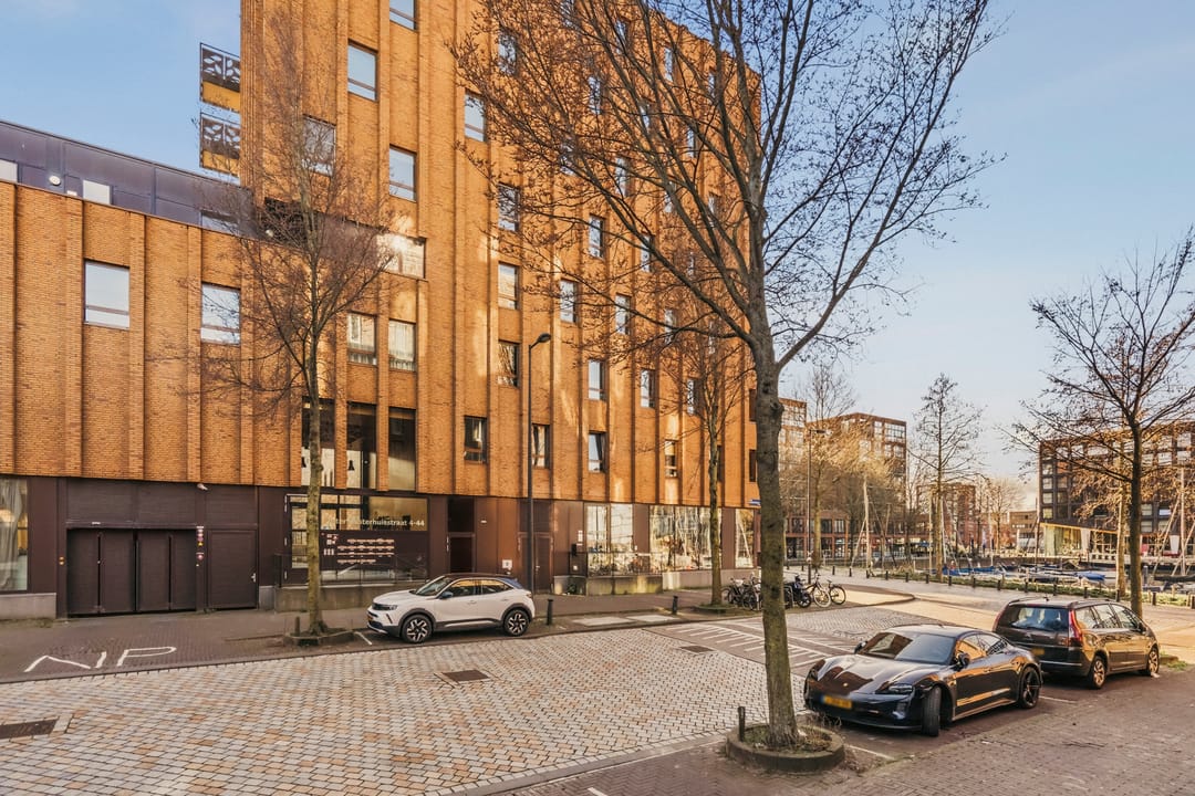 Spacious corner apartment with harbor views in IJburg — 51