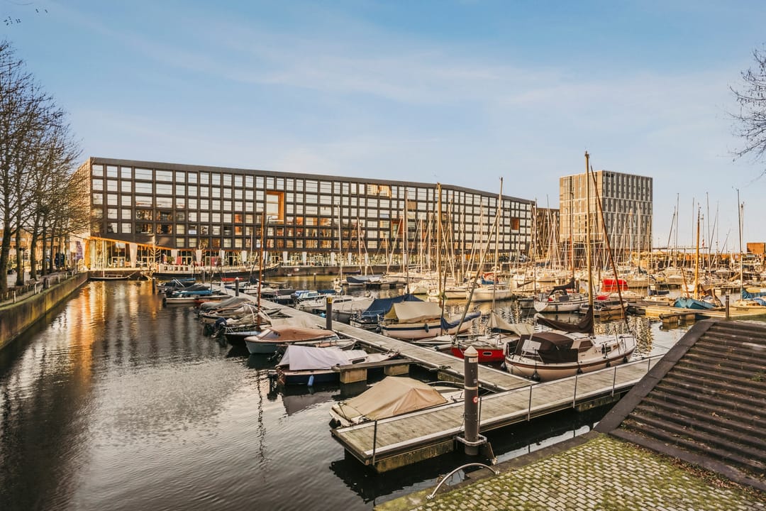 Spacious corner apartment with harbor views in IJburg — 55
