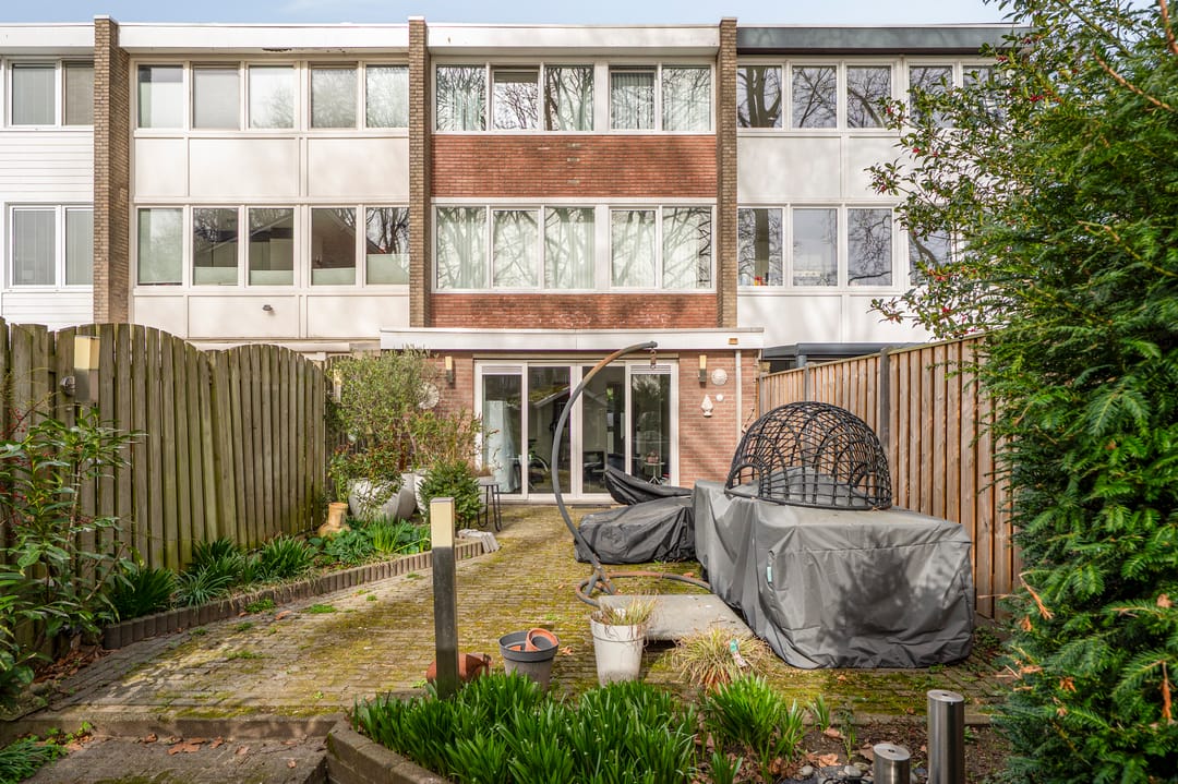 Ready-to-move-in terraced house with garage and enclosed garden in Geleen-Noord — 26