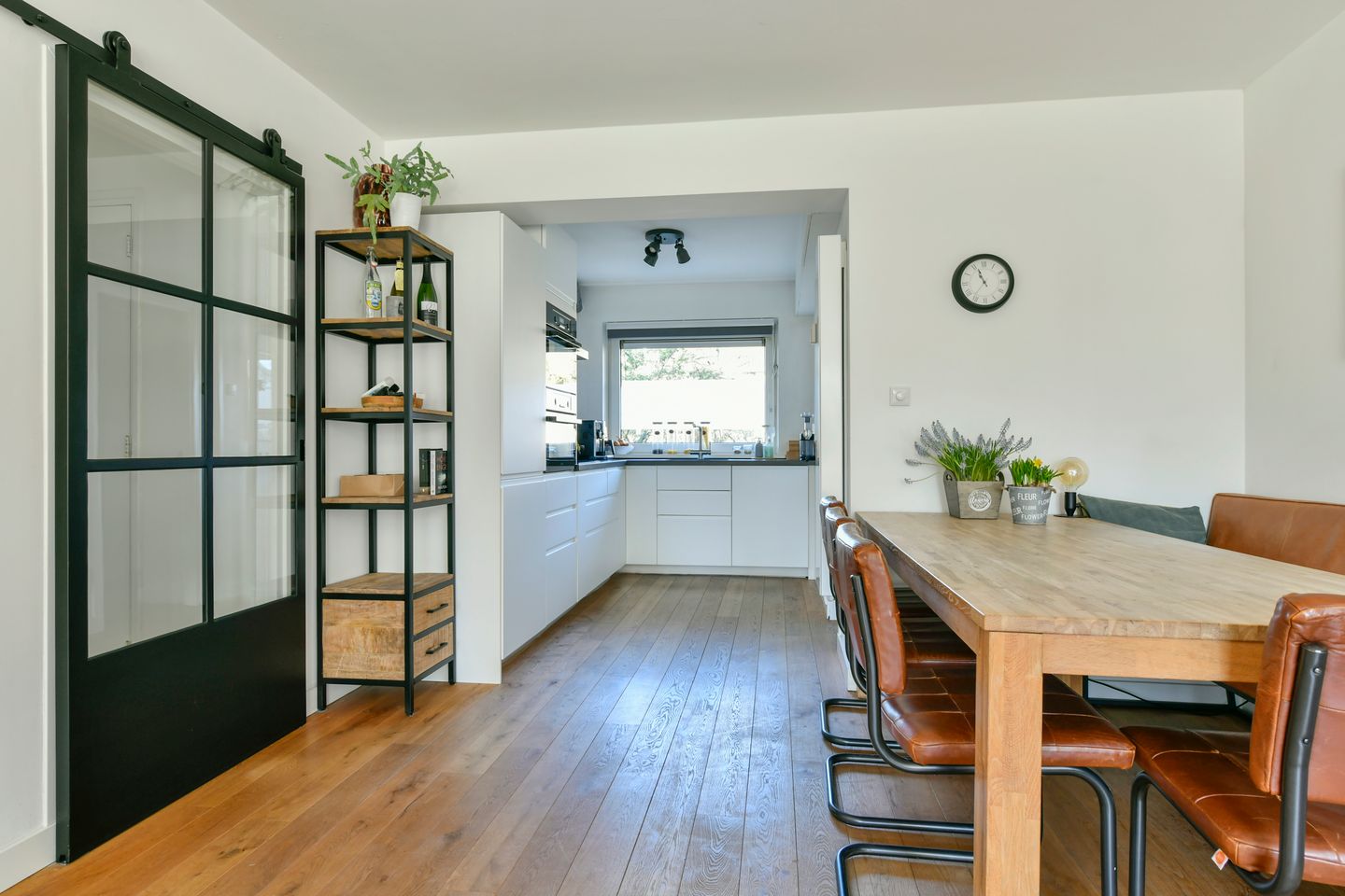 Foto 5 van Oostelijk Halfrond 101