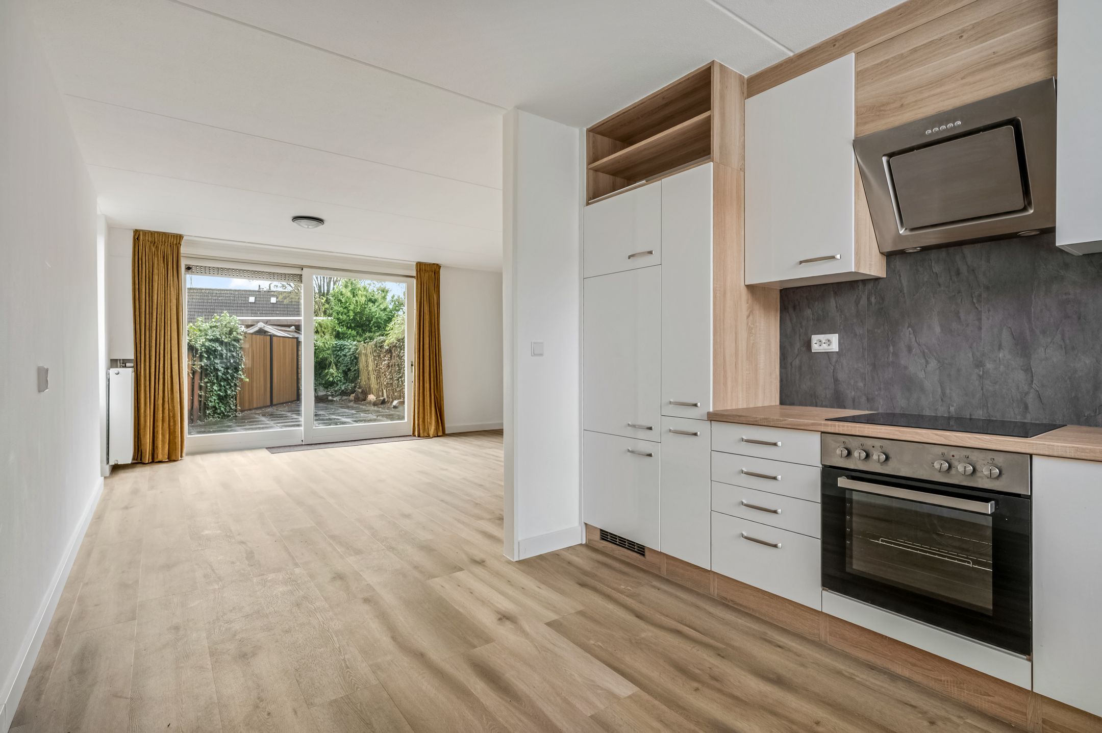 Photo 9 of Henriette Roland Holststraat 26