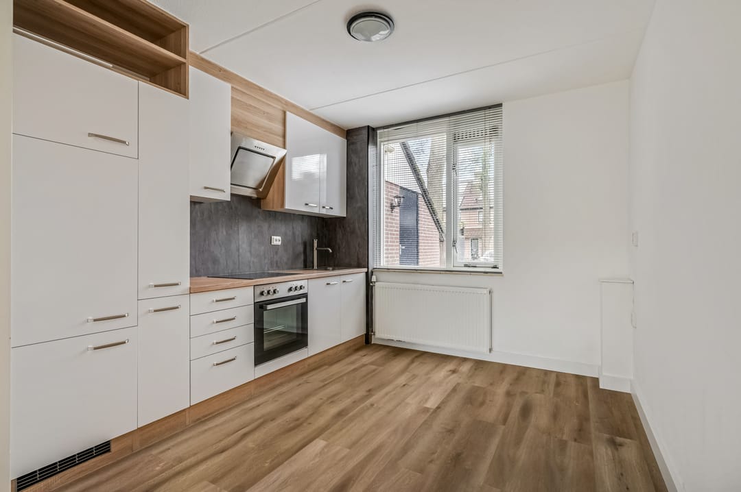 Photo 8 of Henriette Roland Holststraat 26