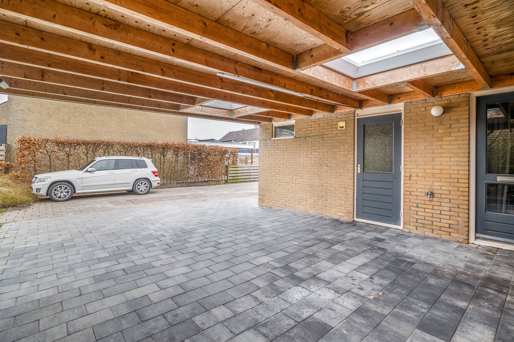 Spacious corner home with 4 bedrooms, solar panels and sunny west-facing garden — 28