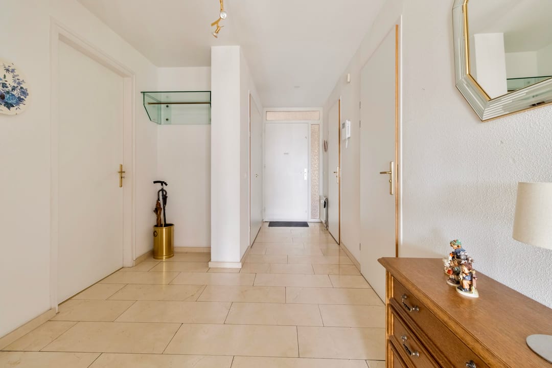 Spacious apartment with sunny southwest balcony and private parking in Heerlen-Zuid — 17