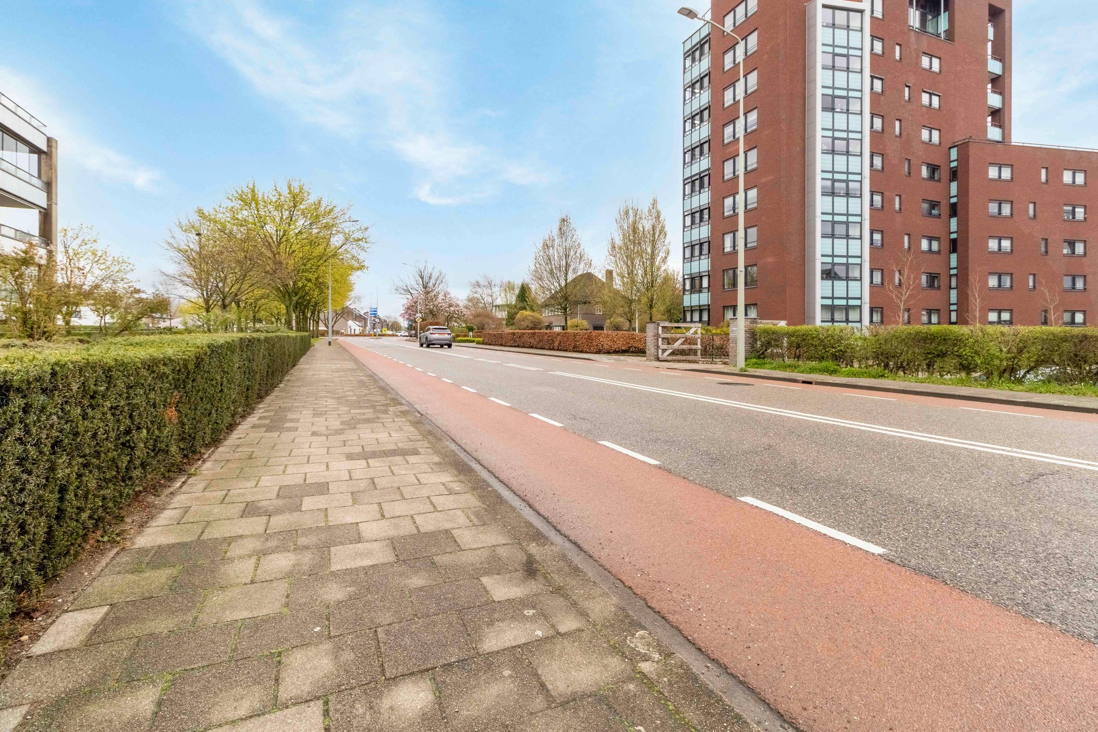 Spacious apartment with sunny southwest balcony and private parking in Heerlen-Zuid — 24
